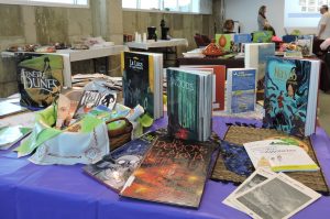 Buffet du livre à la bibliothèque Lisette-Morin Je lis et je comprends
